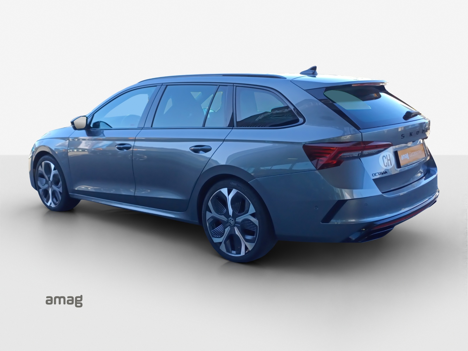 SKODA Octavia Combi 2.0 TSI DSG RS-image-2