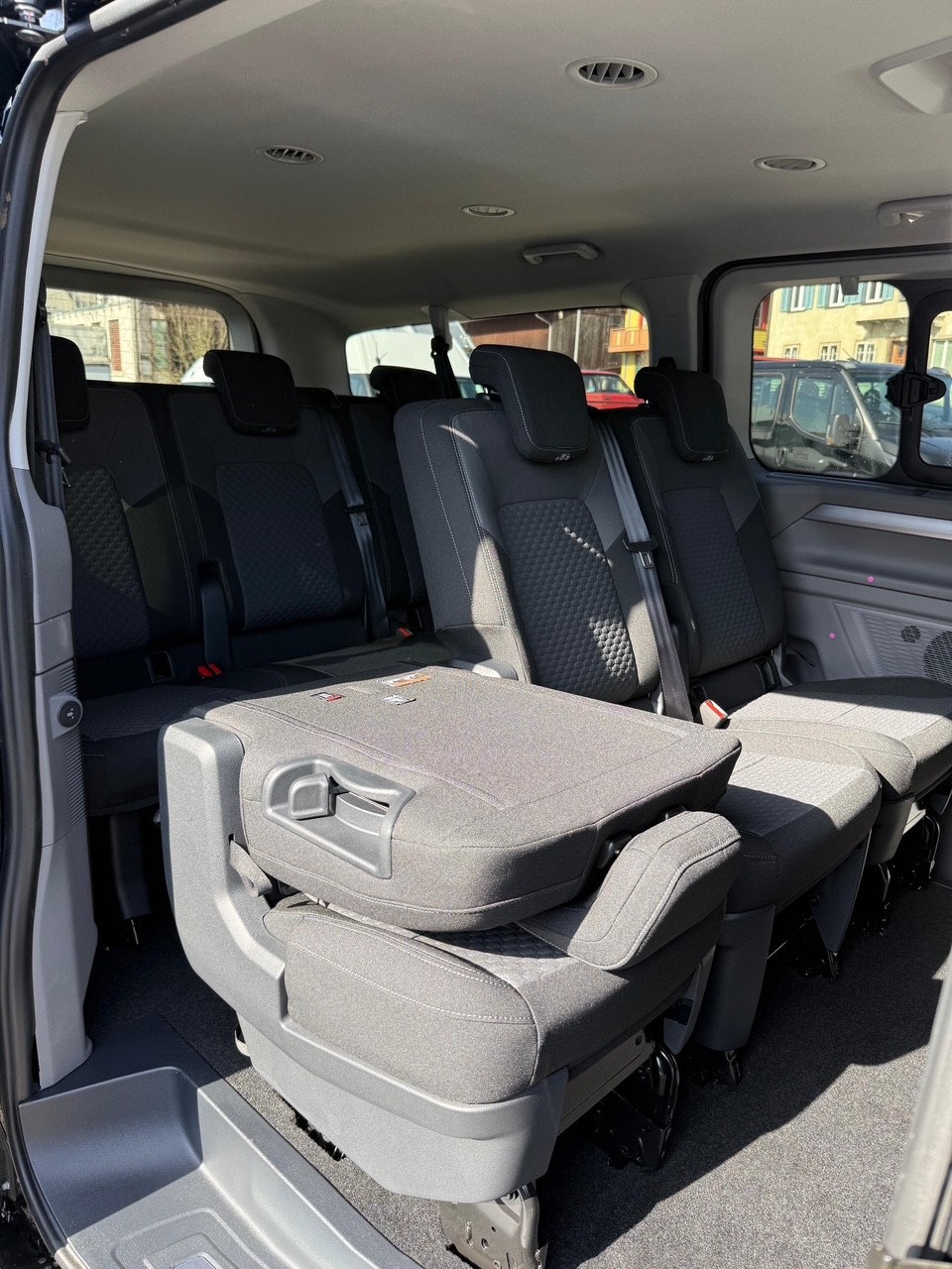 VW Caravelle 2.0 TDI Style LWB 4 Motion Aut 8-image-11