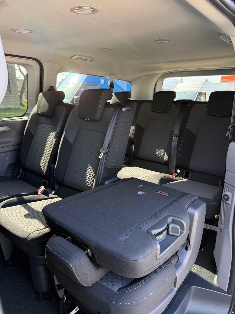 VW Caravelle 2.0 TDI Style LWB 4 Motion Aut 8-image-12