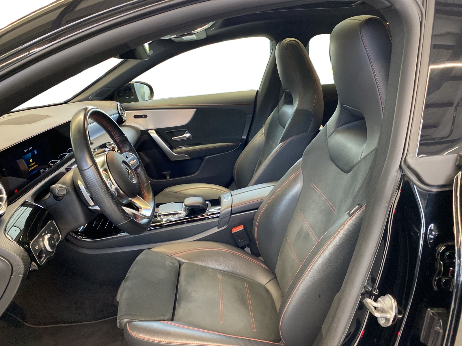MERCEDES-BENZ CLA 200 AMG Line Shooting Brake-image-6
