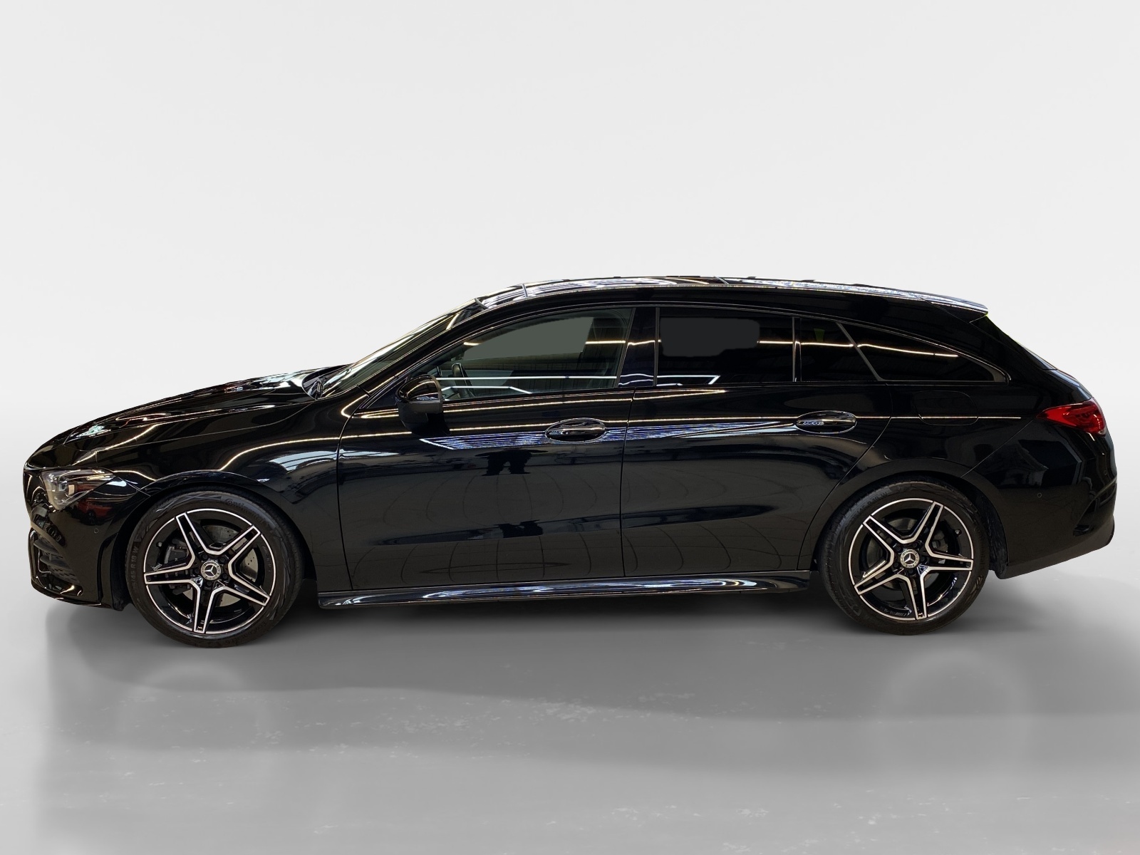 MERCEDES-BENZ CLA 200 AMG Line Shooting Brake-image-2