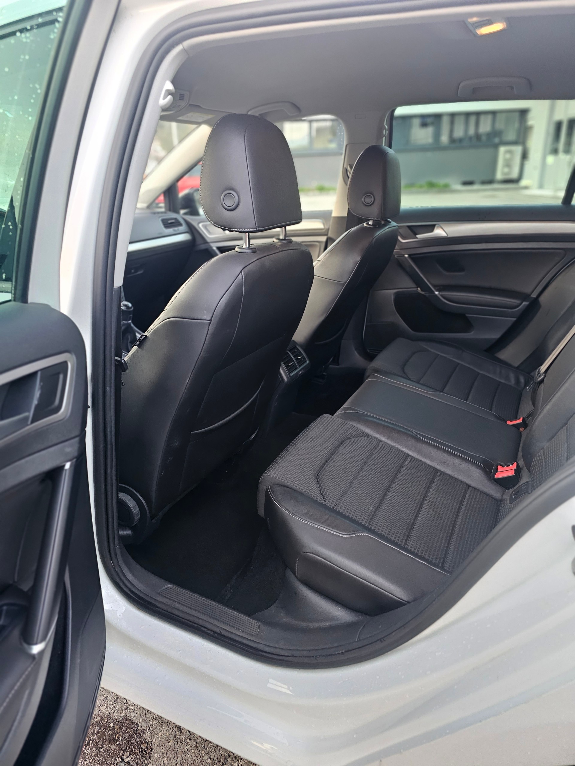 VW Golf 1.6 TDI Comfortline 4Motion-image-8