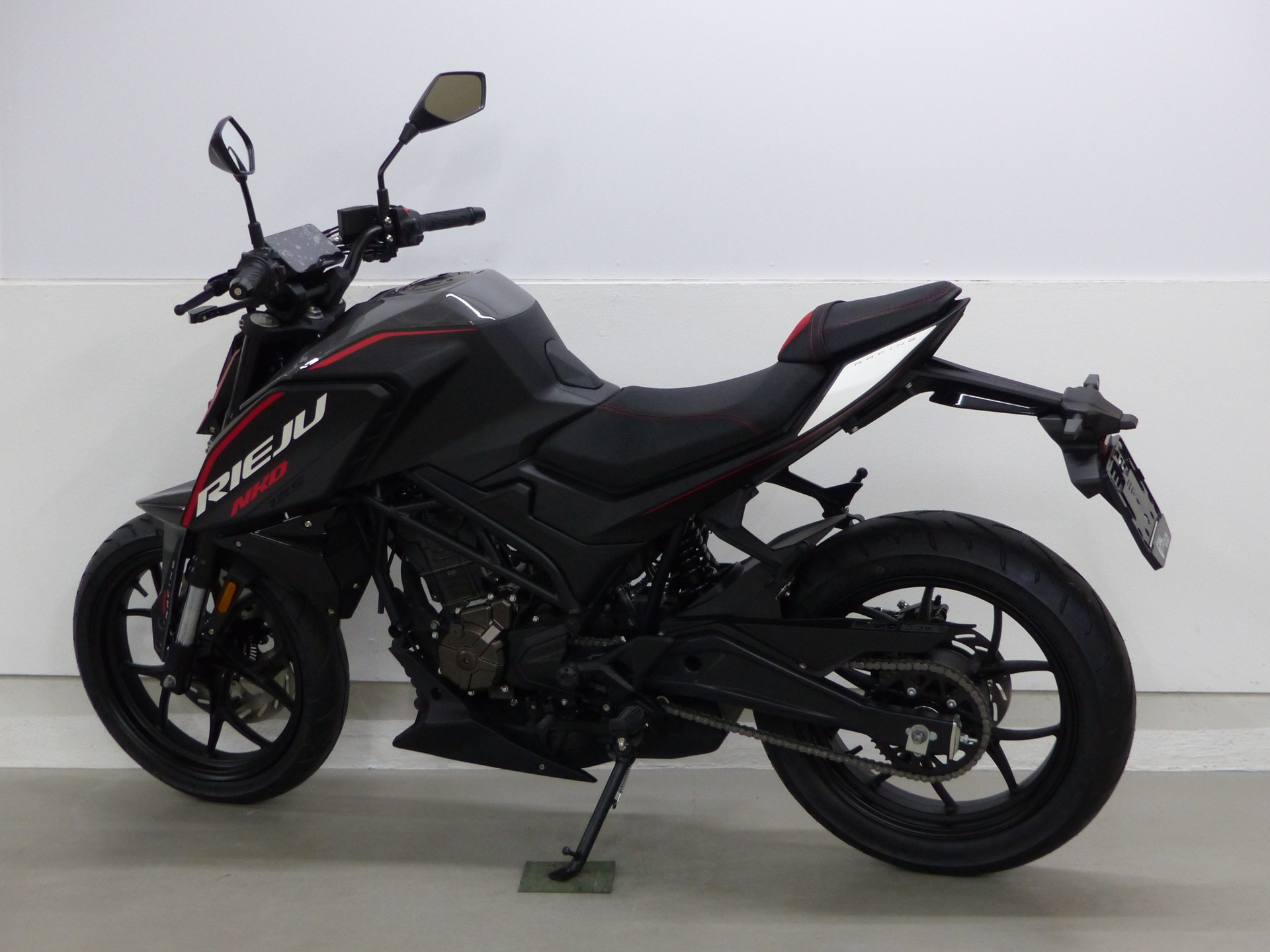 RIEJU NKD 125 R-showroom-element-3