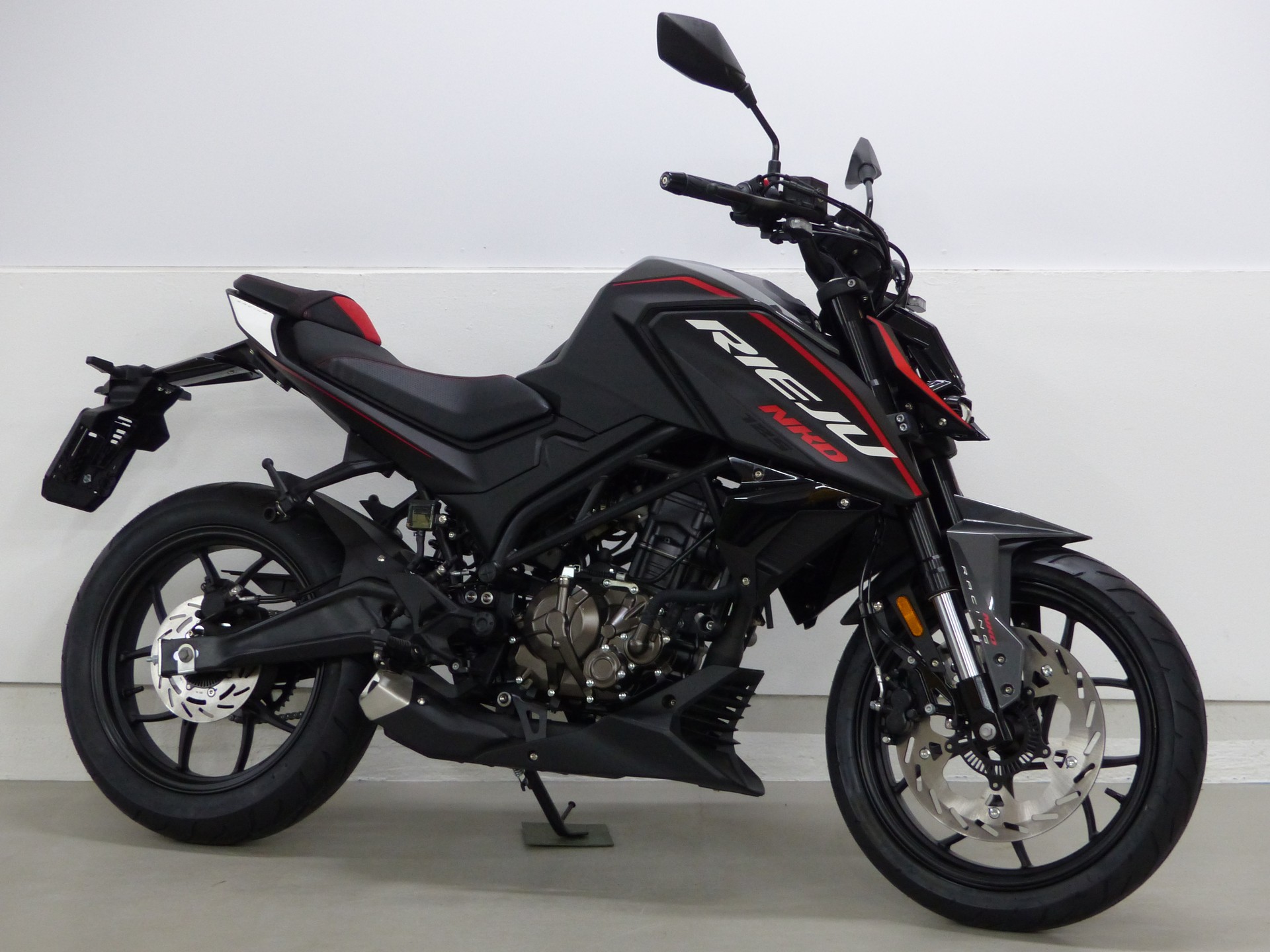 RIEJU NKD 125 R-showroom-element-1