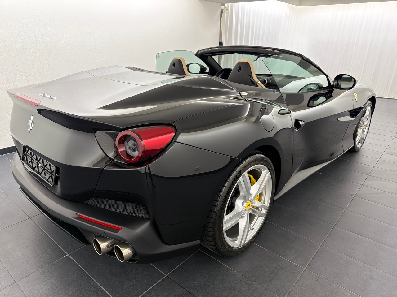 FERRARI Portofino 3.9 V8 T-showroom-element-2