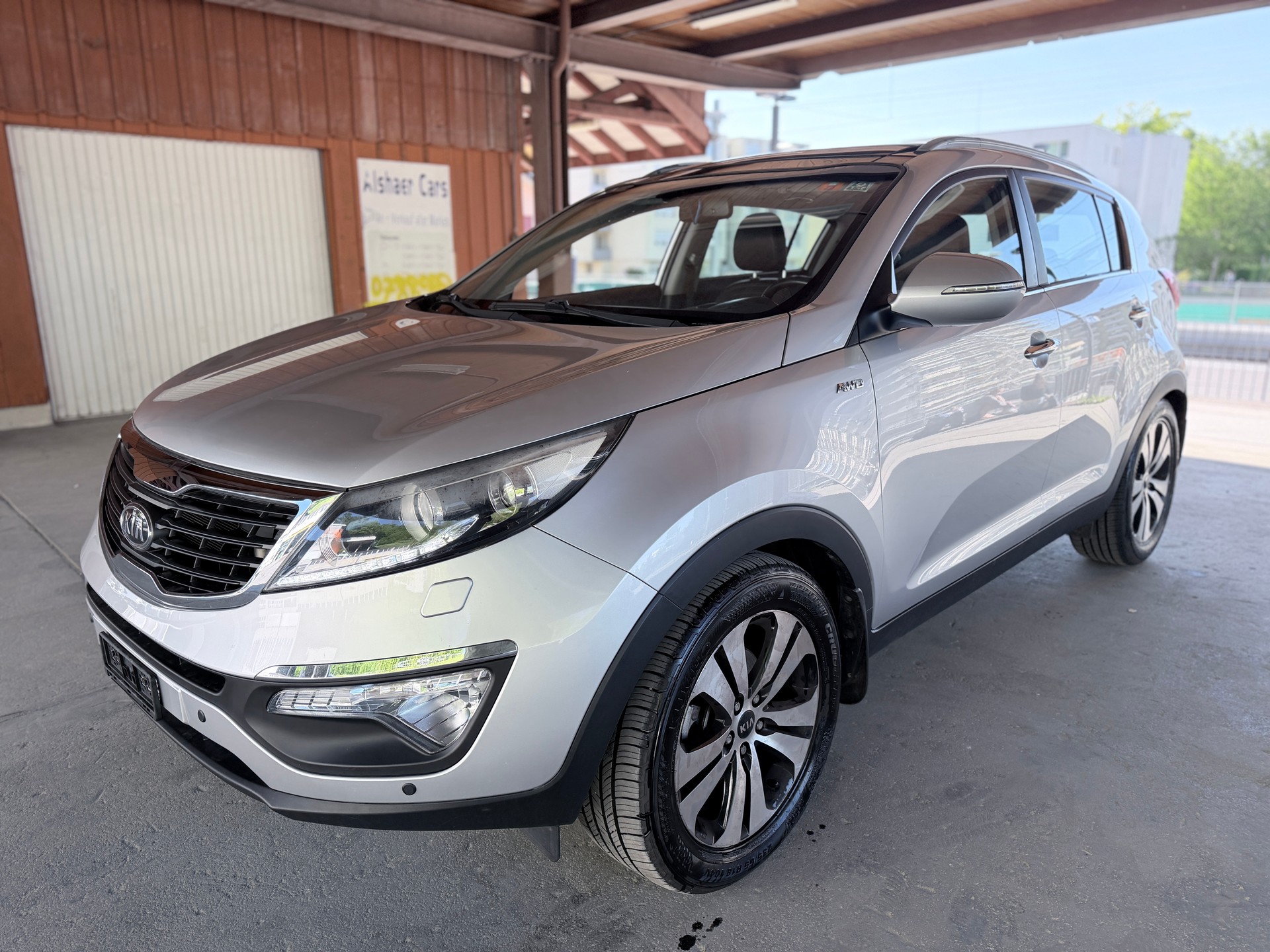 KIA Sportage 2.0 CRDi Style 4WD Automatic-image-1