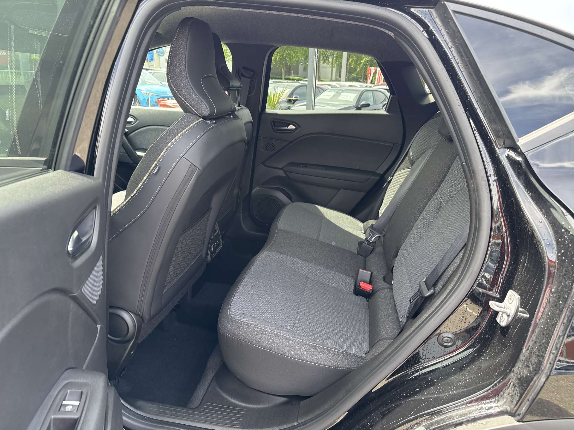 RENAULT Captur 1.8 E-Tech 160 Techno DHT-Automat-image-6
