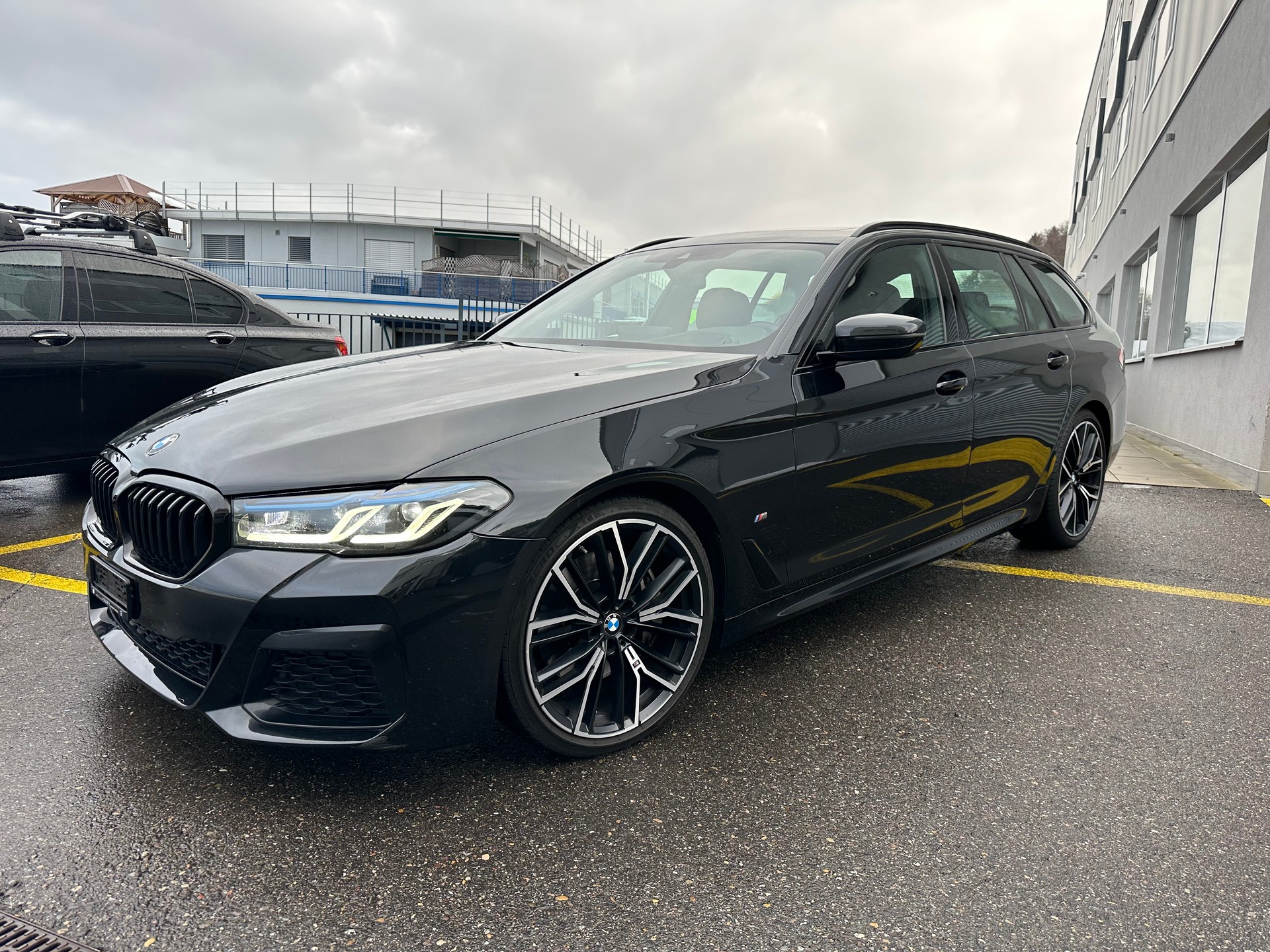 BMW 530d xDrive 48V Touring M Sport Steptronic-image-1