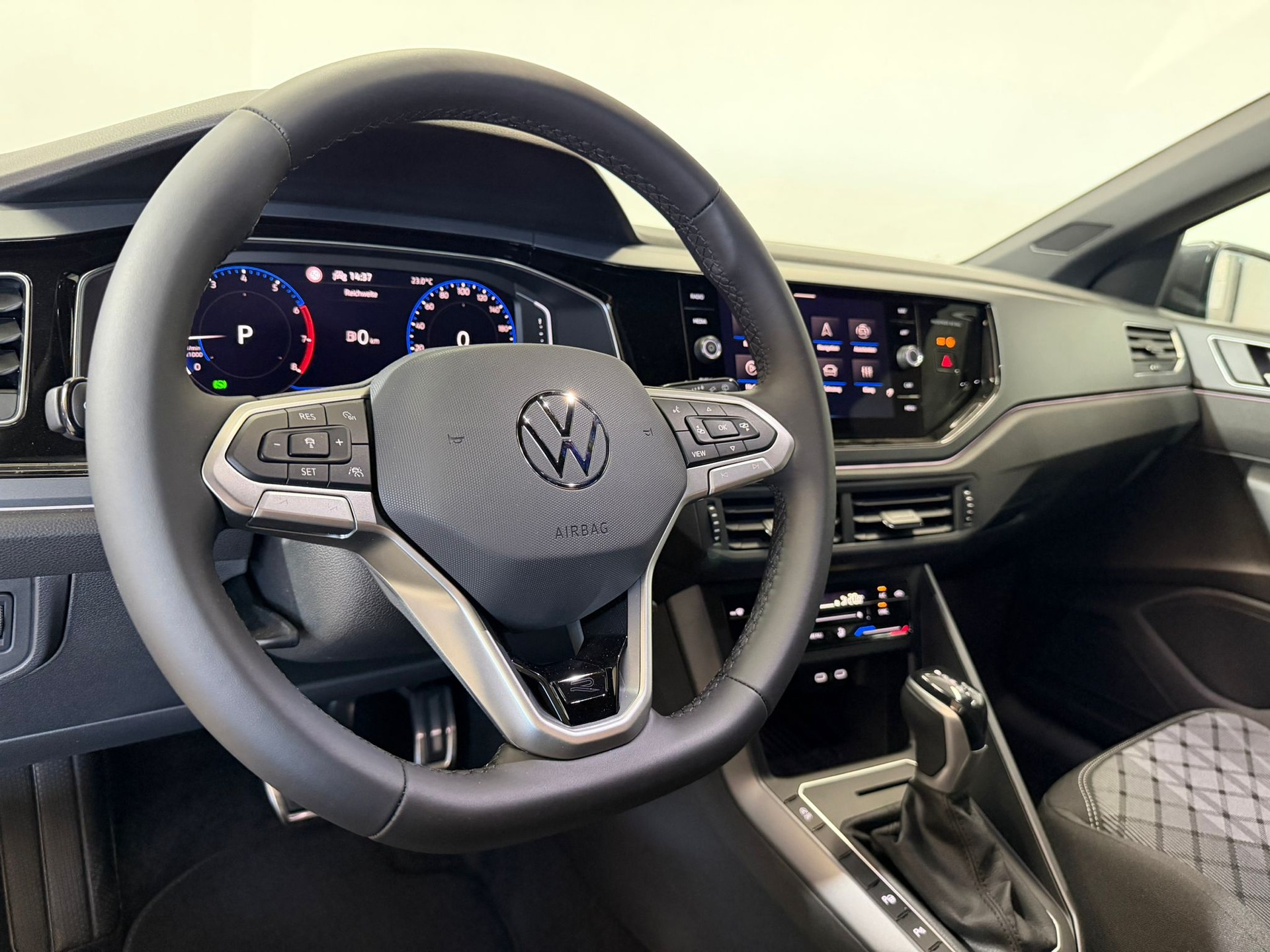 VW Polo 1.0 TSI R-Line DSG-image-5