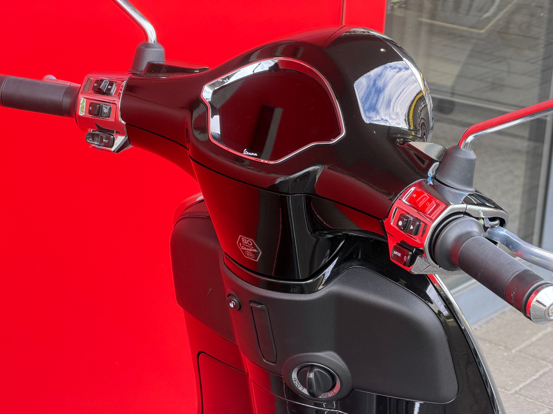 PIAGGIO Vespa 125 Primavera MY26-showroom-element-3