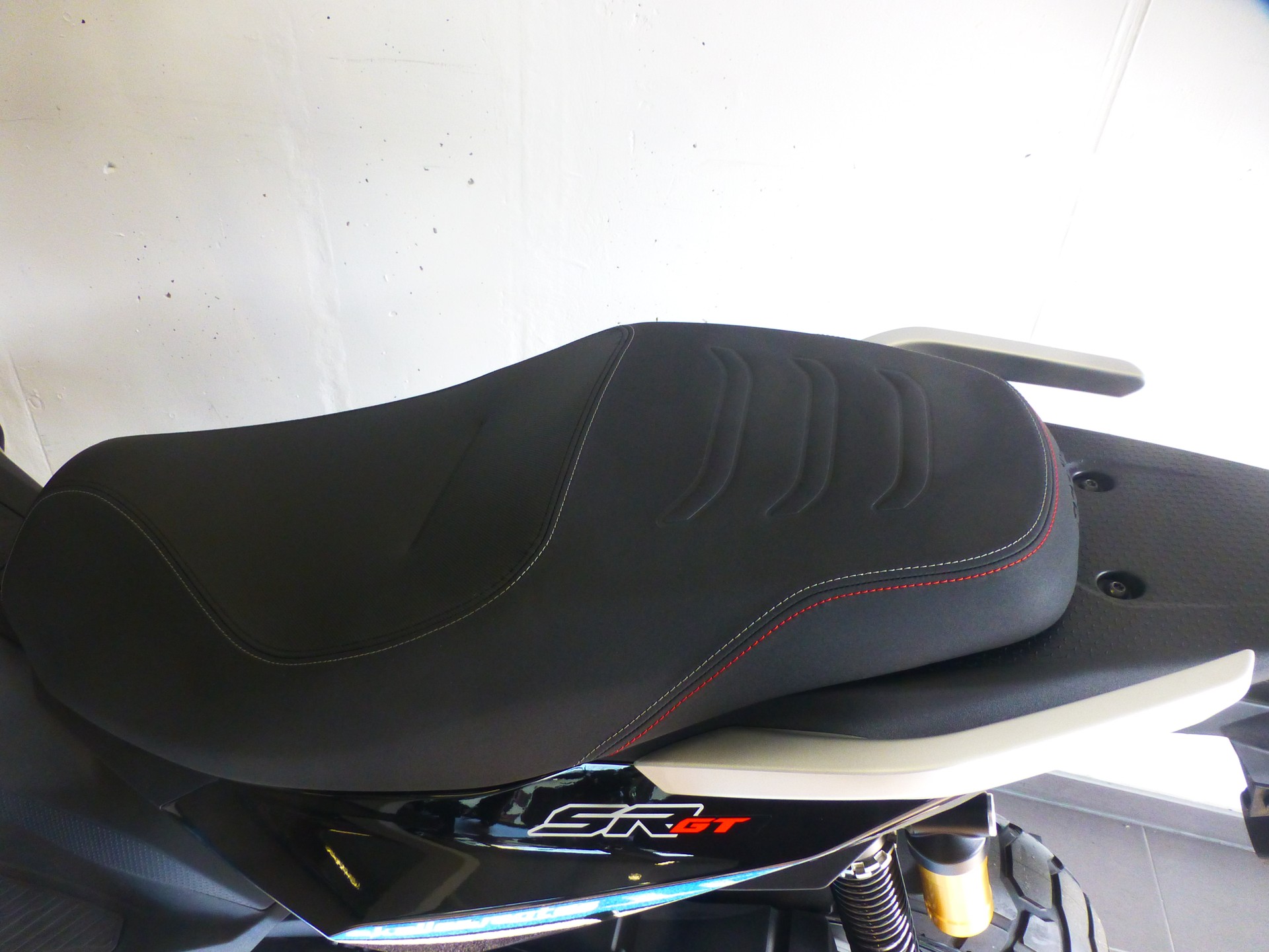 APRILIA SR 400 GT-image-8