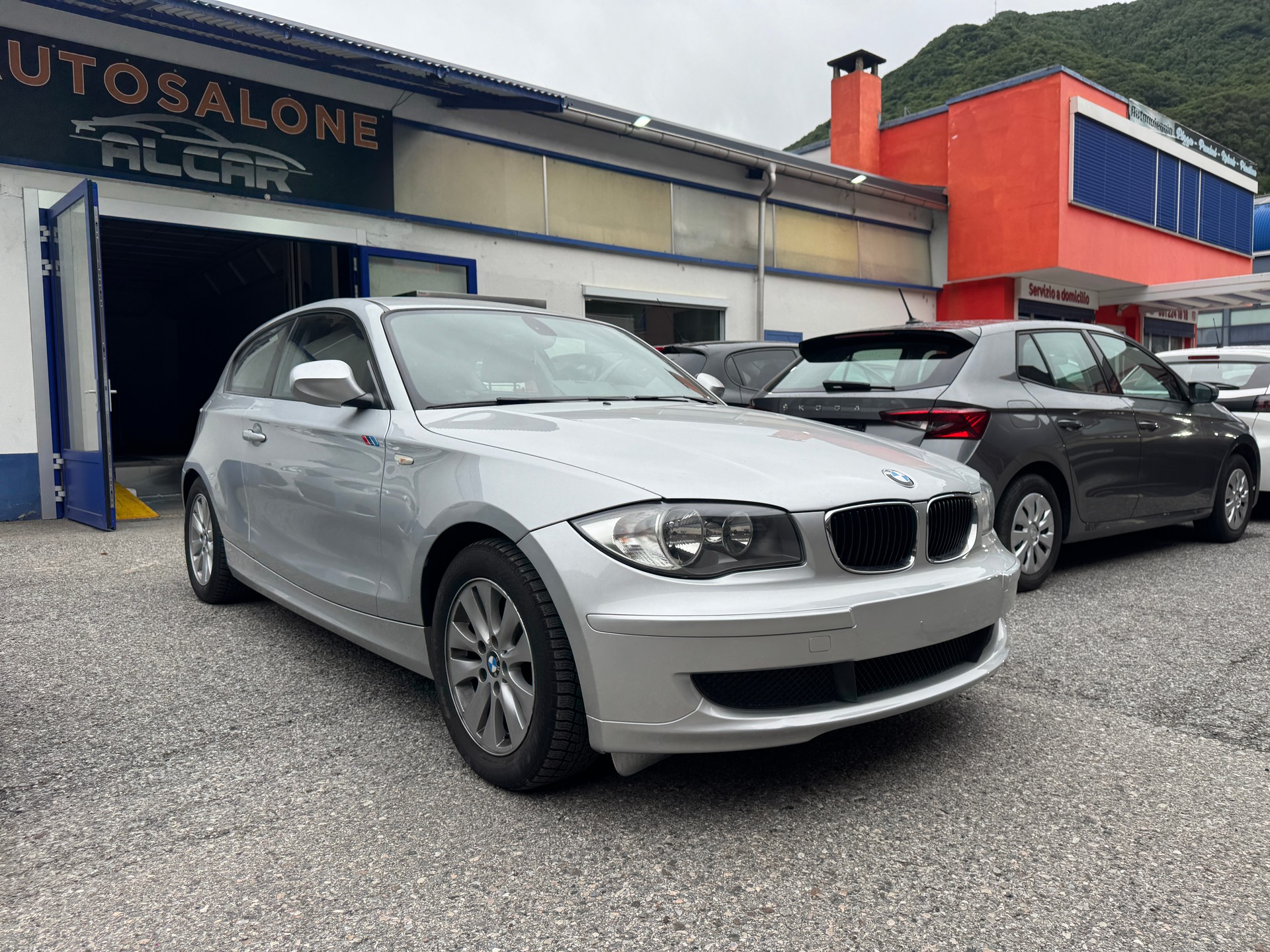 BMW 118i-image-1