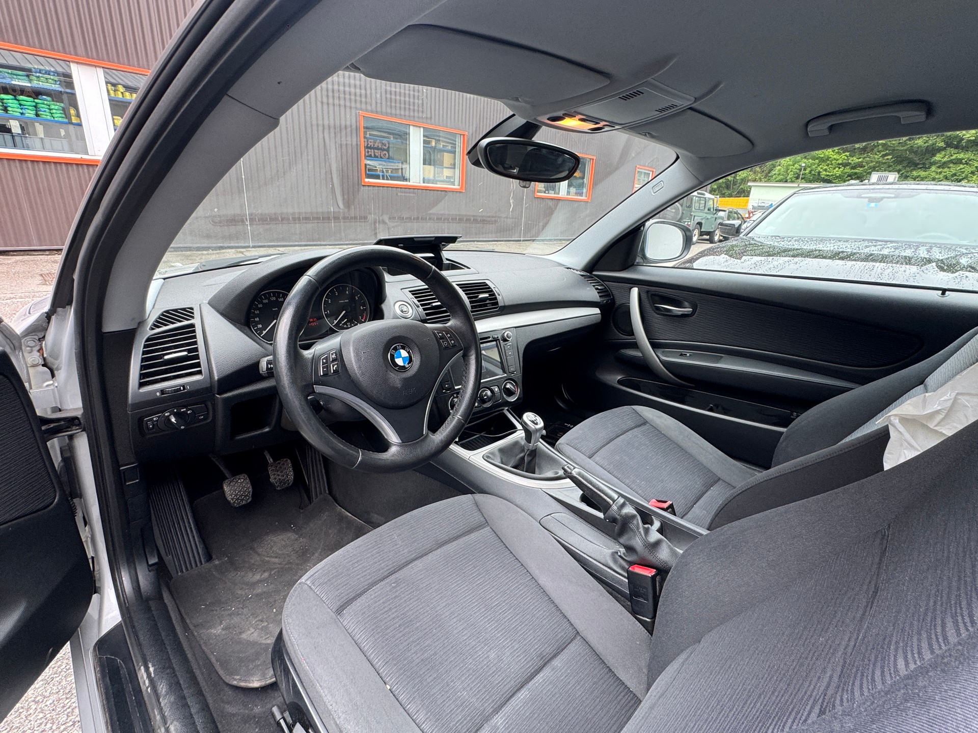 BMW 118i-image-6