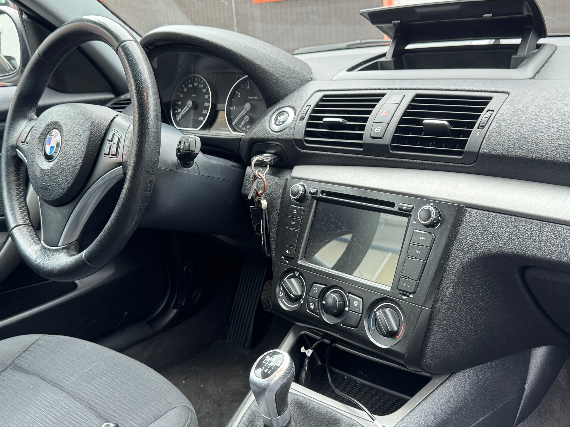 BMW 118i-image-5