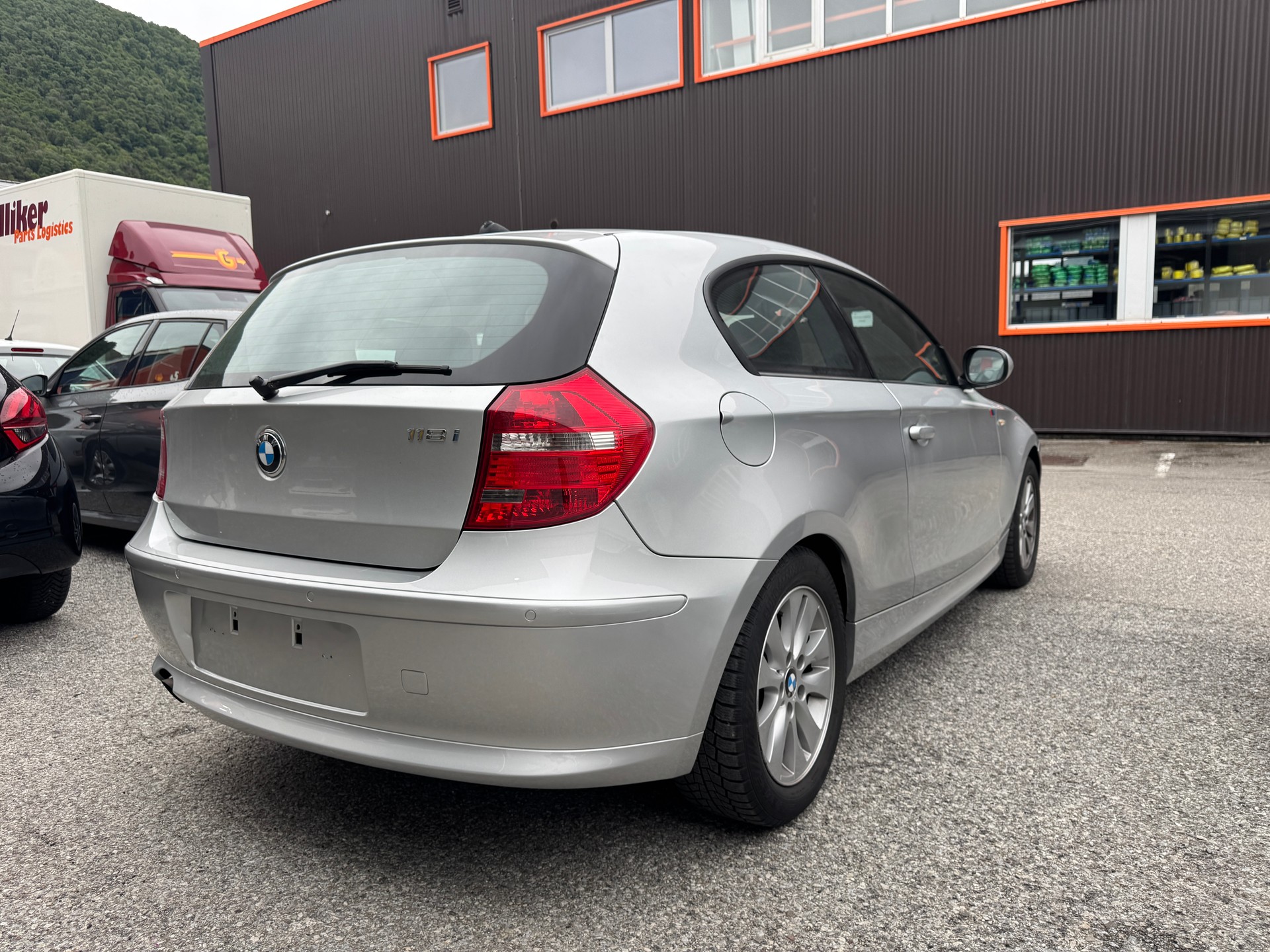 BMW 118i-image-2