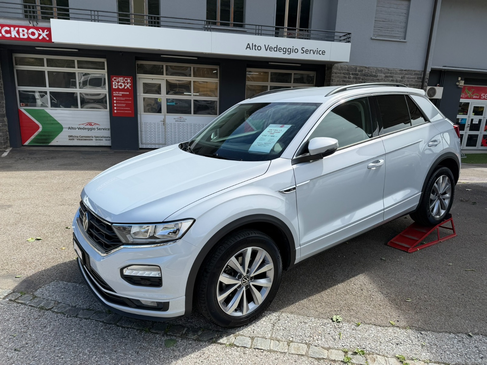 VW T-Roc 1.5 TSI EVO R-Line Ad. DSG-image-2
