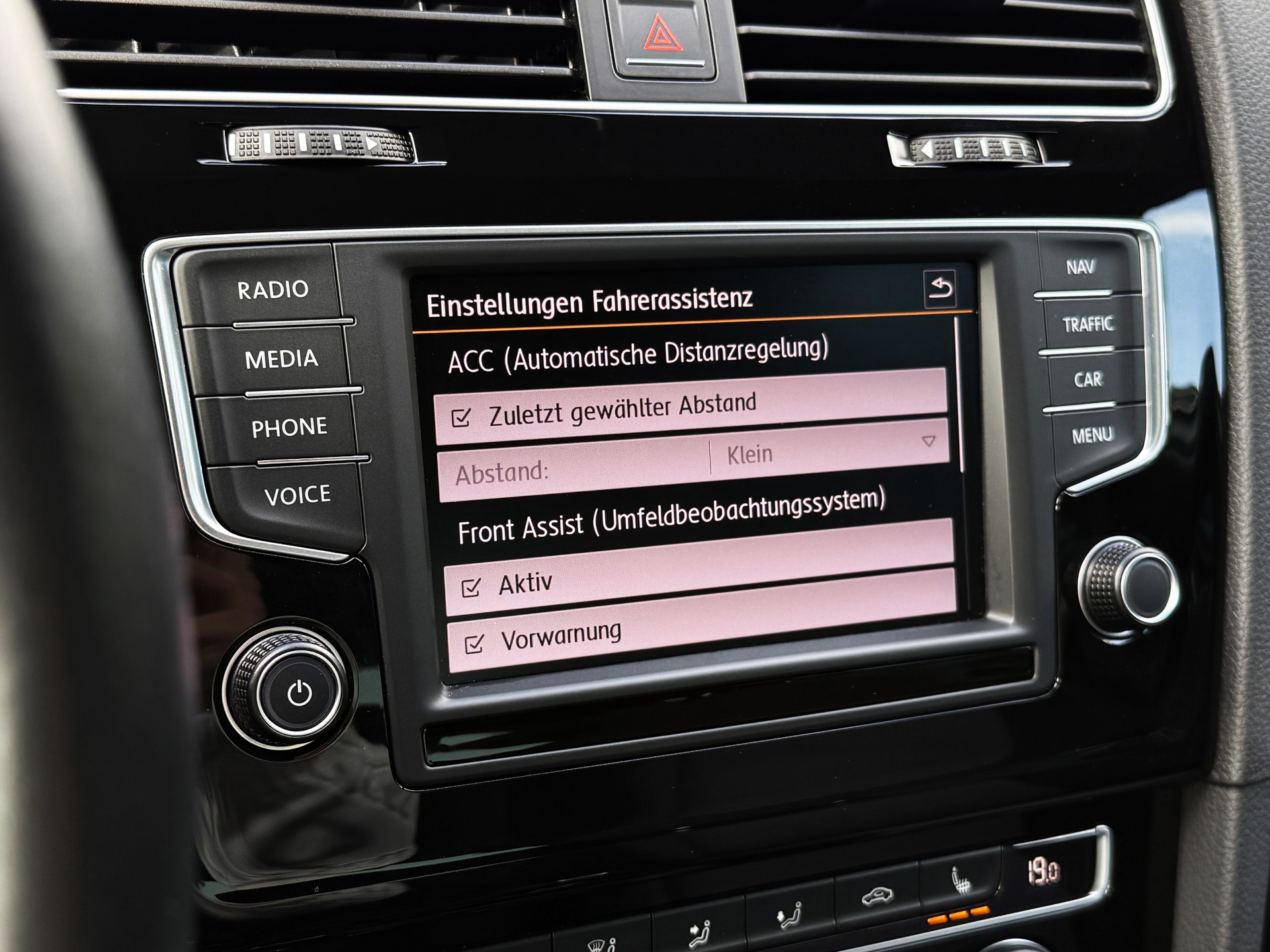 VW Golf 1.4 TSI Lounge R-Line DSG-image-18