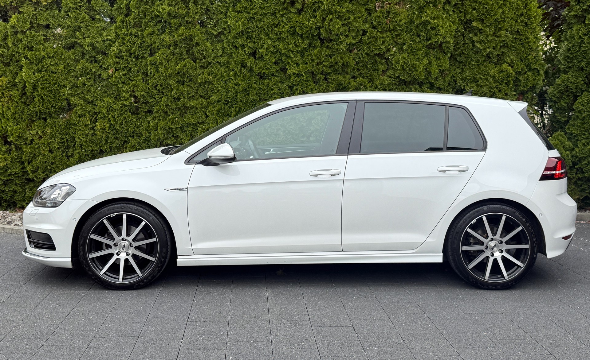 VW Golf 1.4 TSI Lounge R-Line DSG-image-6