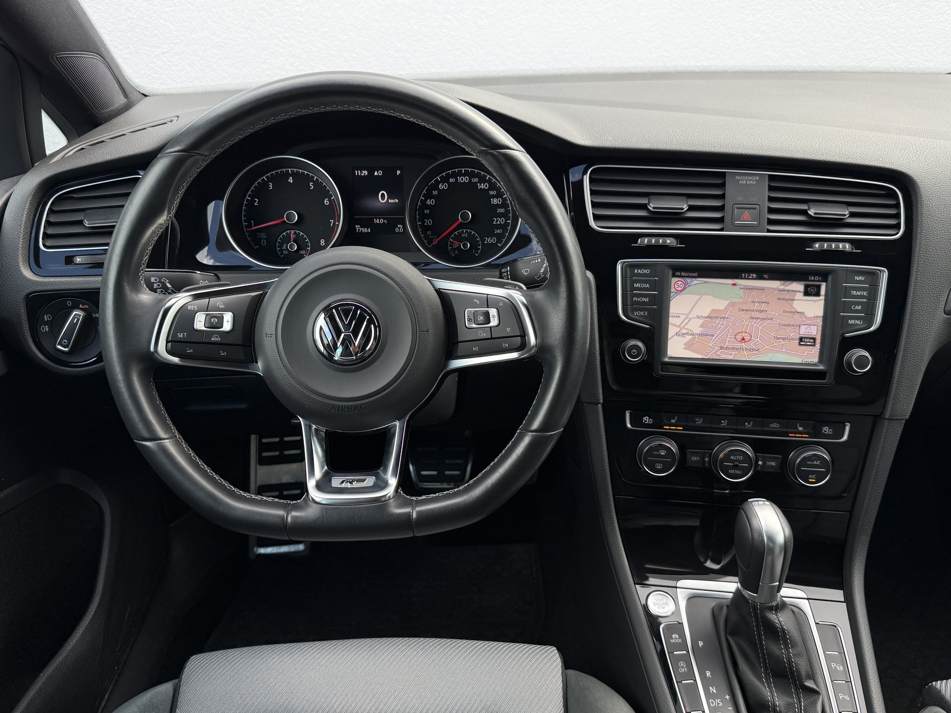 VW Golf 1.4 TSI Lounge R-Line DSG-image-13