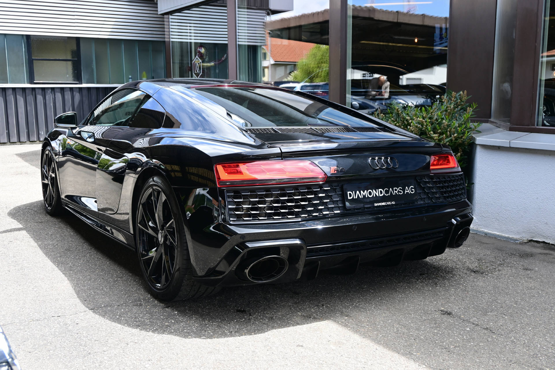 AUDI R8 Coupé 5.2 FSI V10 RWD *All Black* S-Tronic-image-7