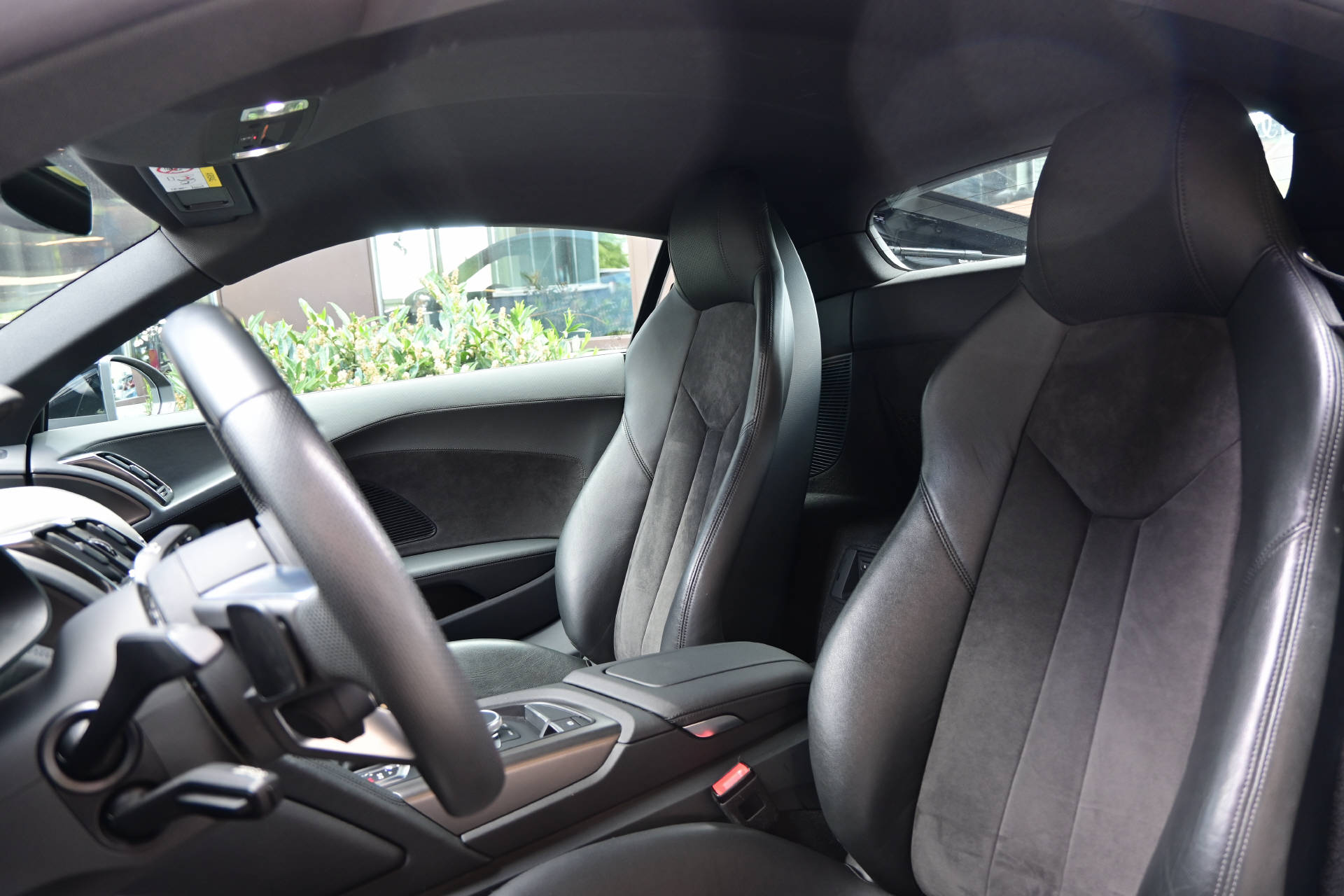 AUDI R8 Coupé 5.2 FSI V10 RWD *All Black* S-Tronic-image-15