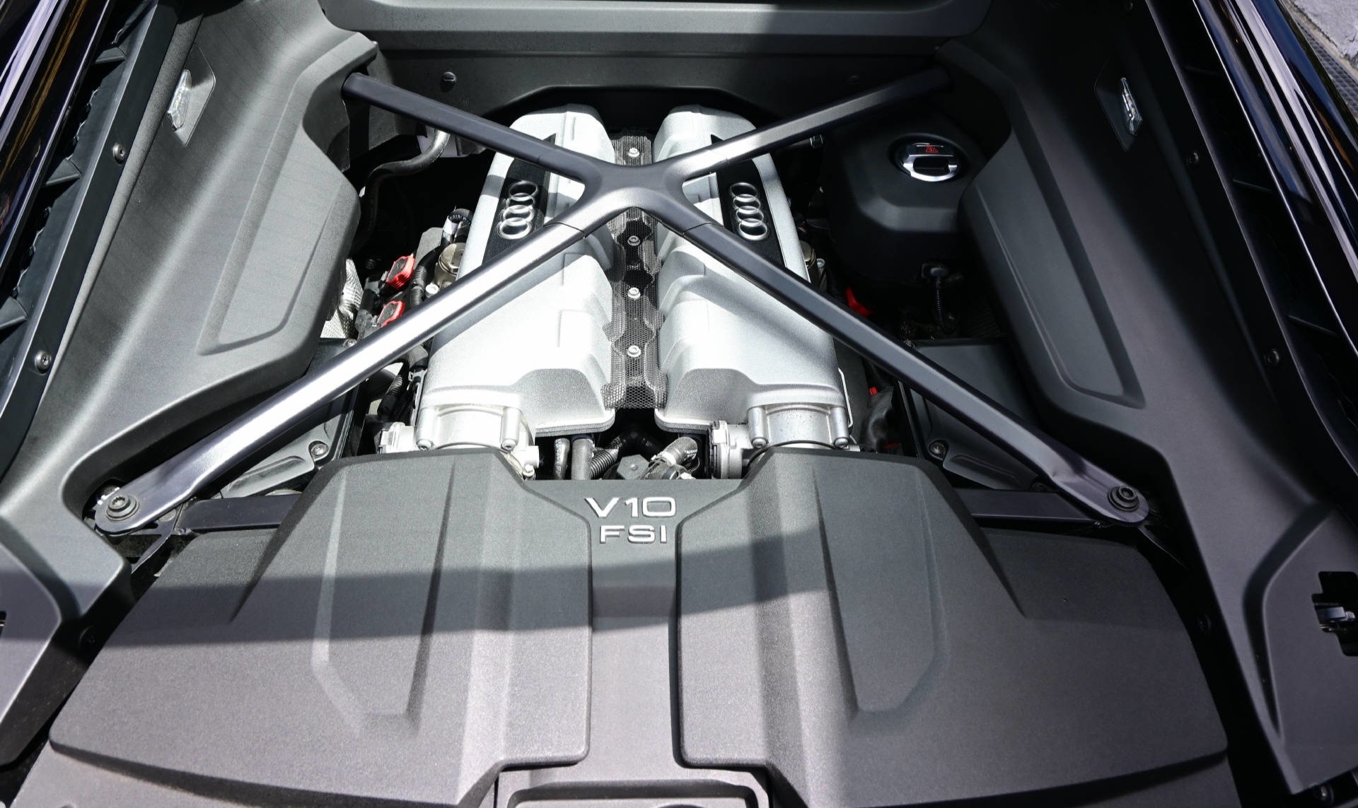 AUDI R8 Coupé 5.2 FSI V10 RWD *All Black* S-Tronic-image-9