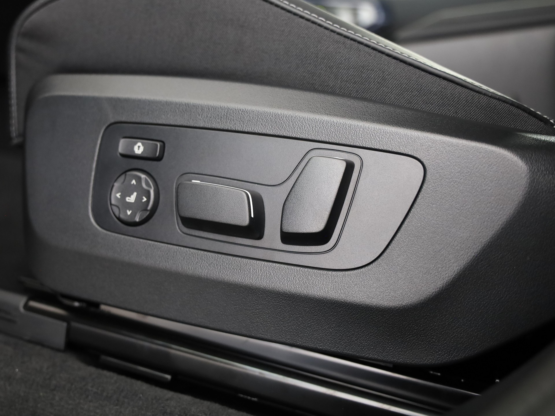 BMW X3 M50i-image-8