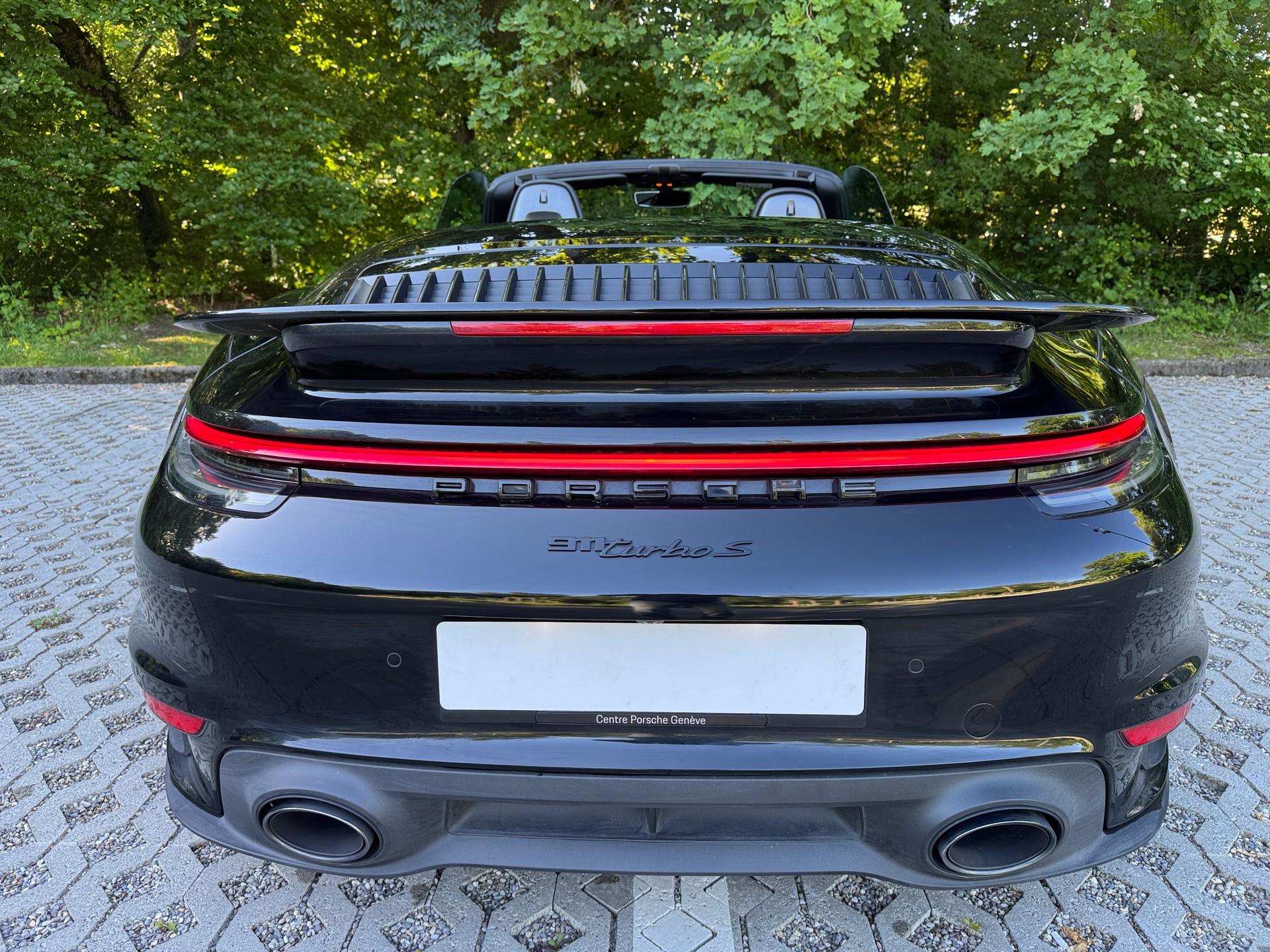 PORSCHE 911 Turbo S Cabriolet PDK-image-8