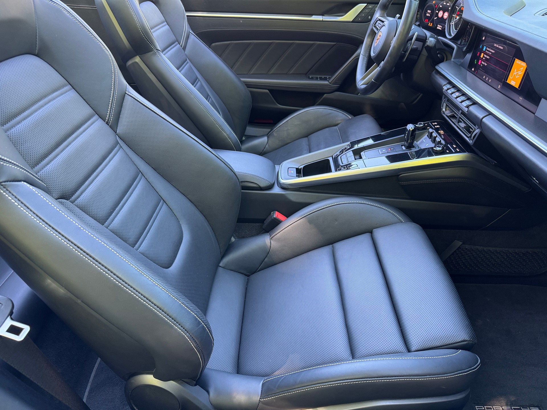 PORSCHE 911 Turbo S Cabriolet PDK-image-12