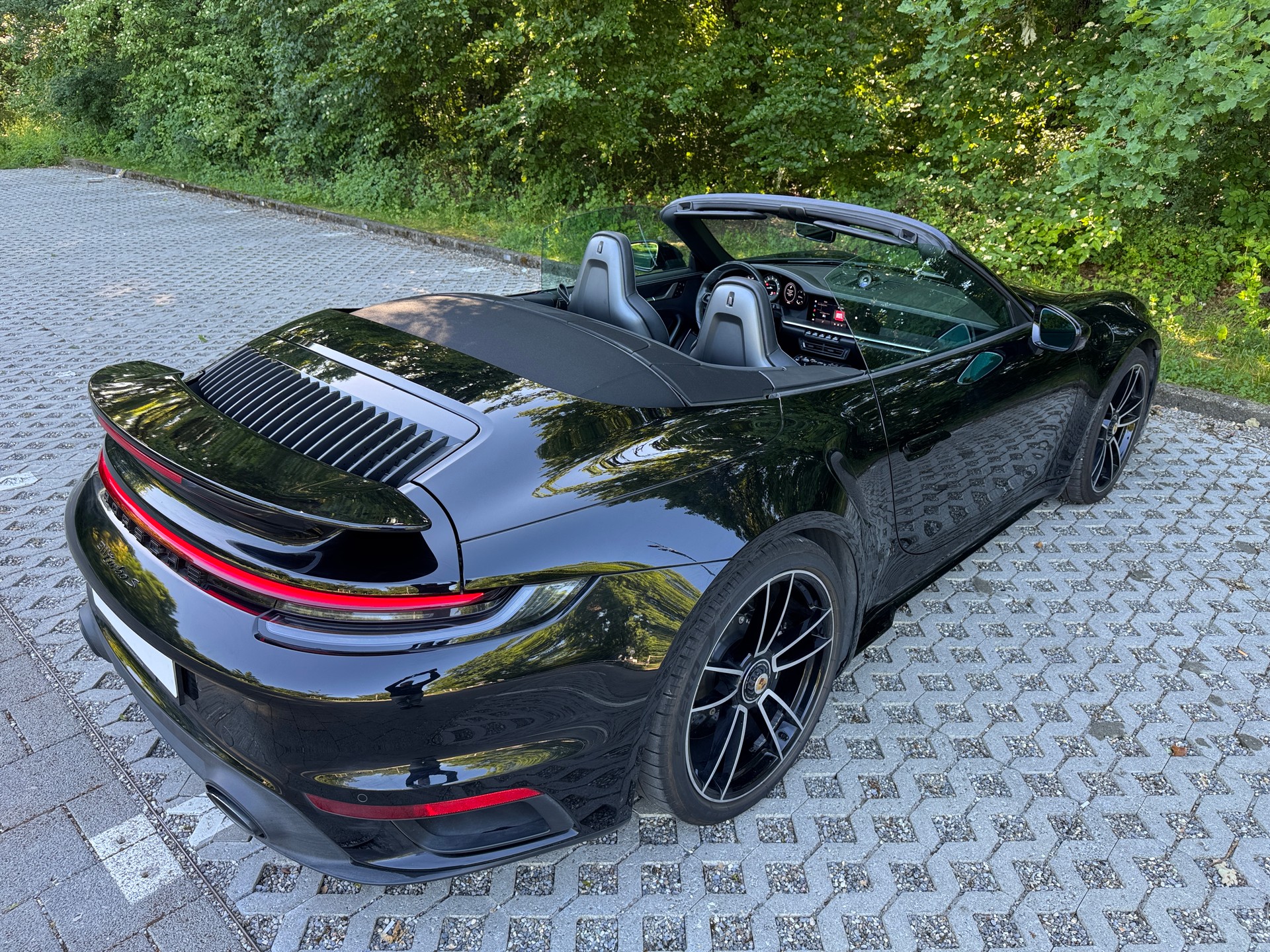 PORSCHE 911 Turbo S Cabriolet PDK-image-4