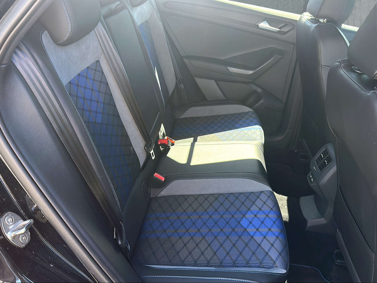 VW T-Roc 2.0 TSI R DSG 4Motion-image-7