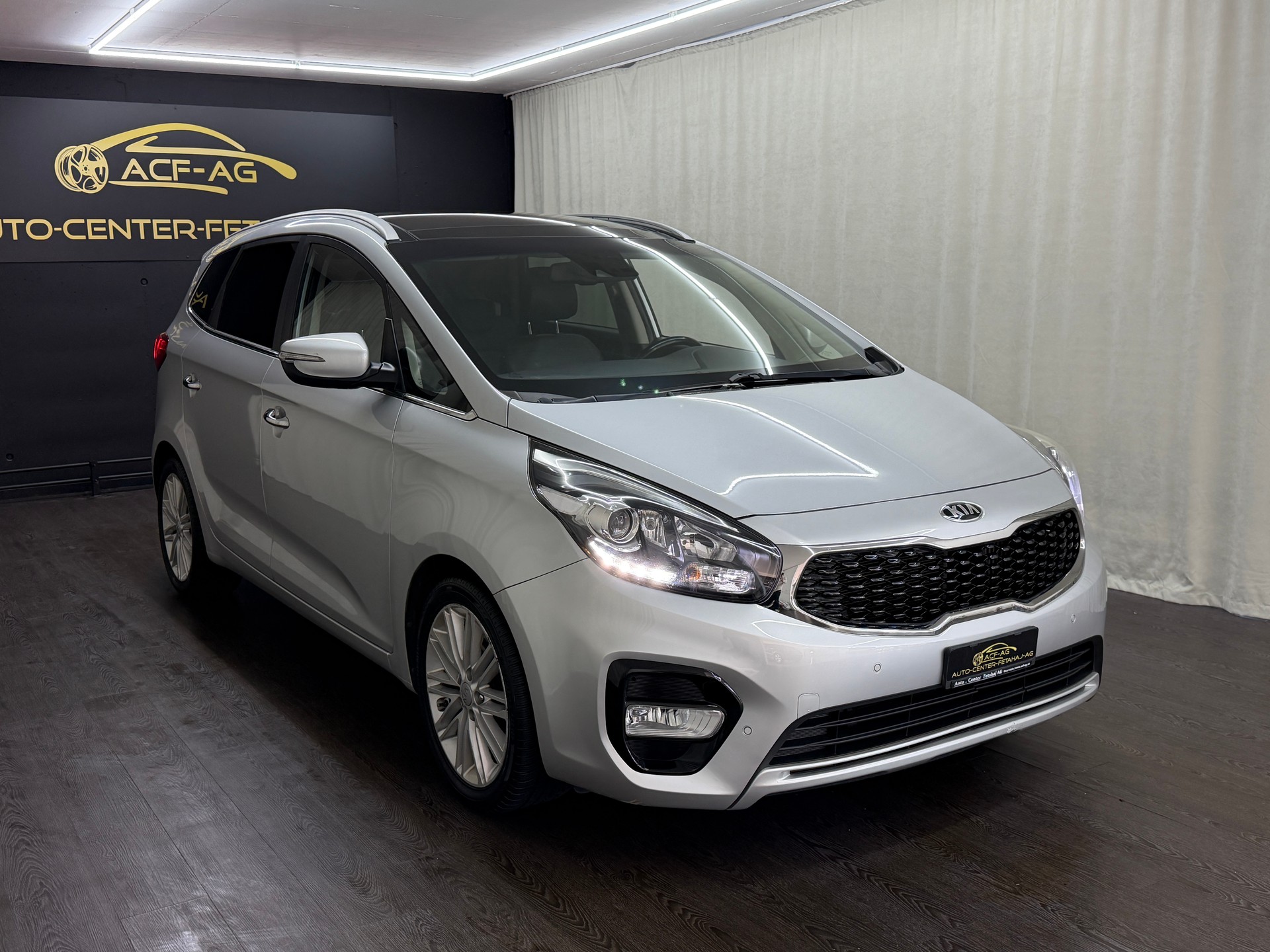 KIA Carens 1.7 CRDi Trend DCT-showroom-element-2
