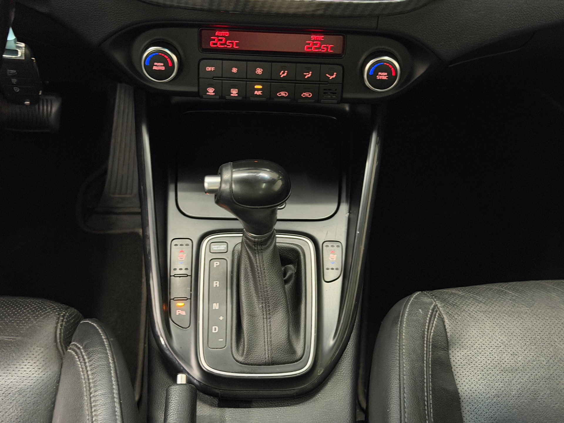 KIA Carens 1.7 CRDi Trend DCT-image-16