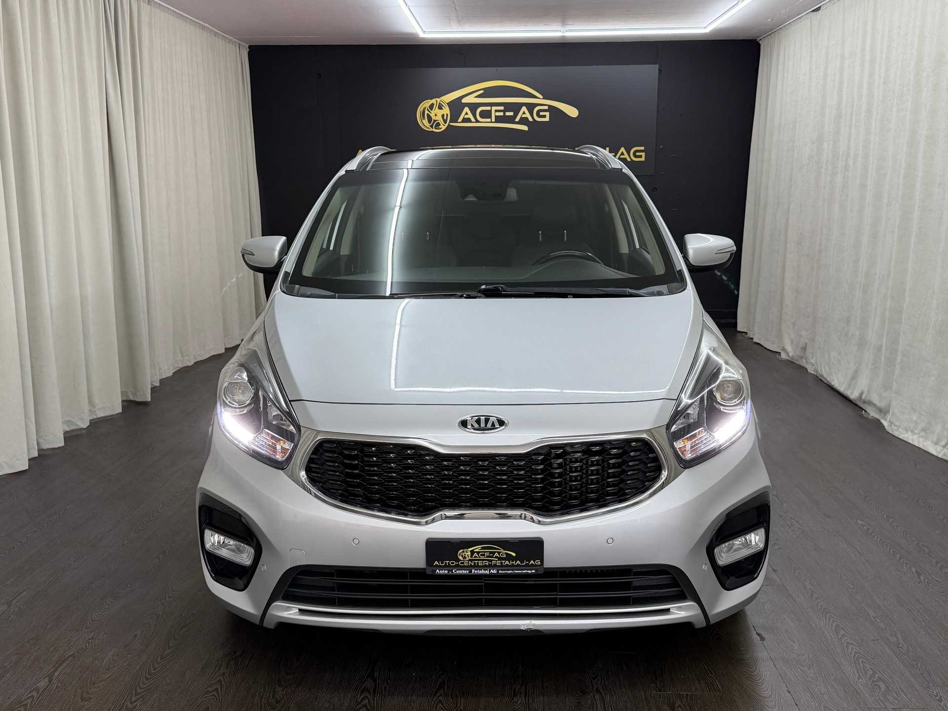 KIA Carens 1.7 CRDi Trend DCT-showroom-element-1