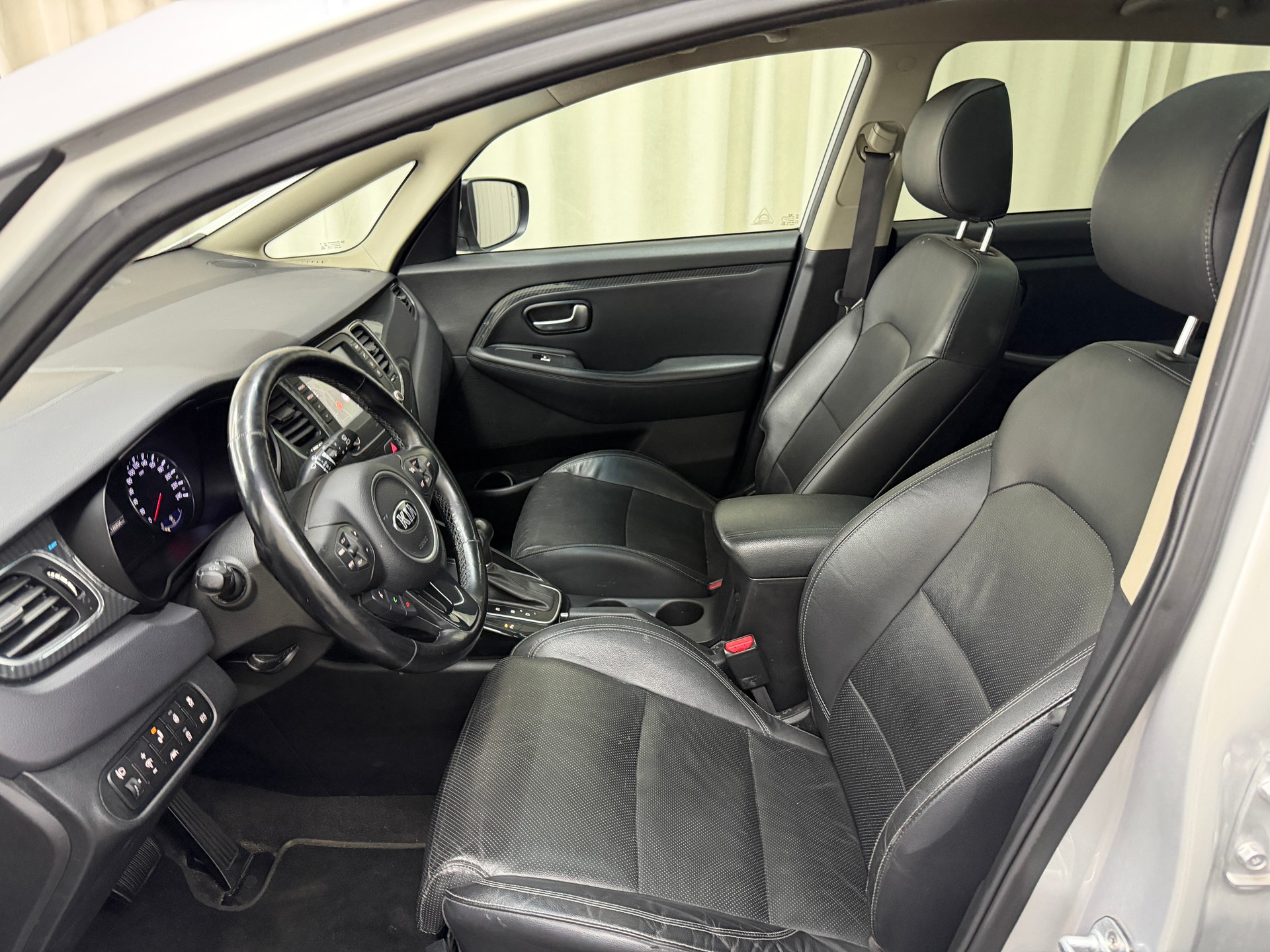 KIA Carens 1.7 CRDi Trend DCT-image-6