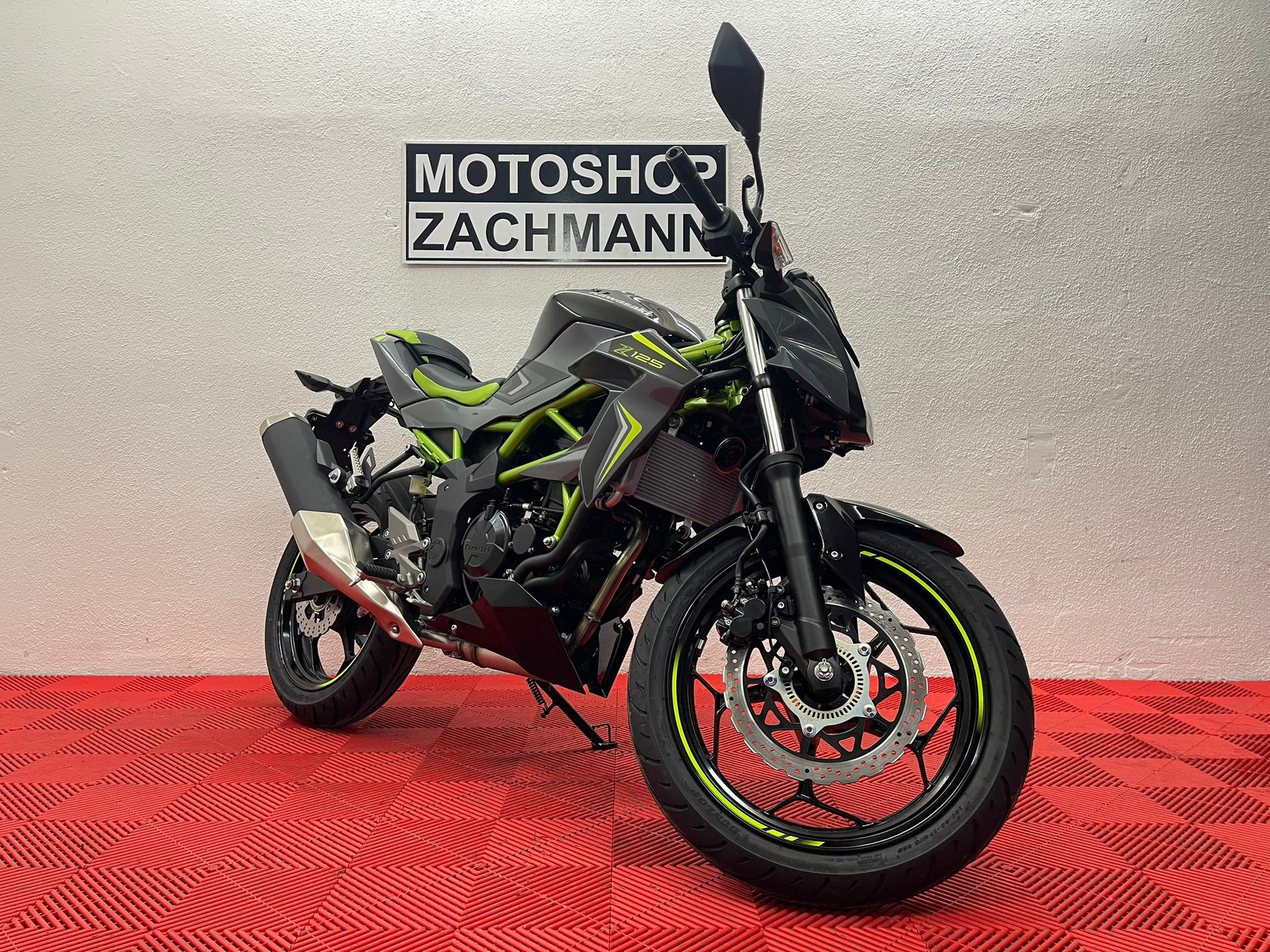 KAWASAKI NINJA 125-showroom-element-1