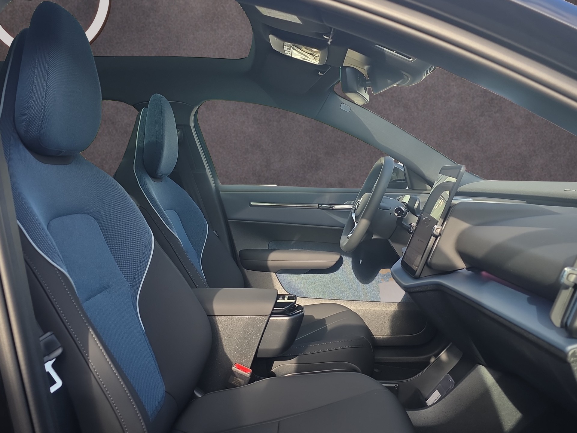 VOLVO EX30 E60 Twin Ultra Performance Sw. Black Ed. AWD-image-15