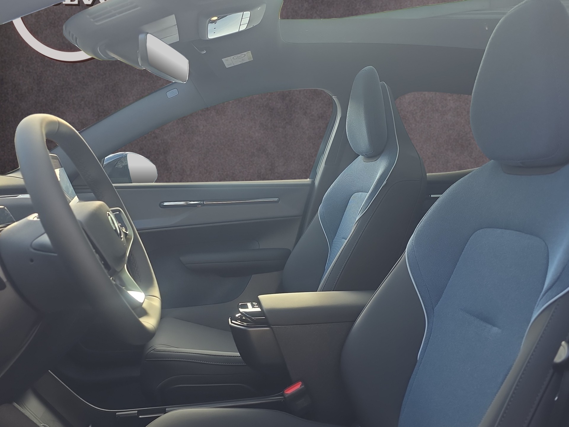 VOLVO EX30 E60 Twin Ultra Performance Sw. Black Ed. AWD-image-10