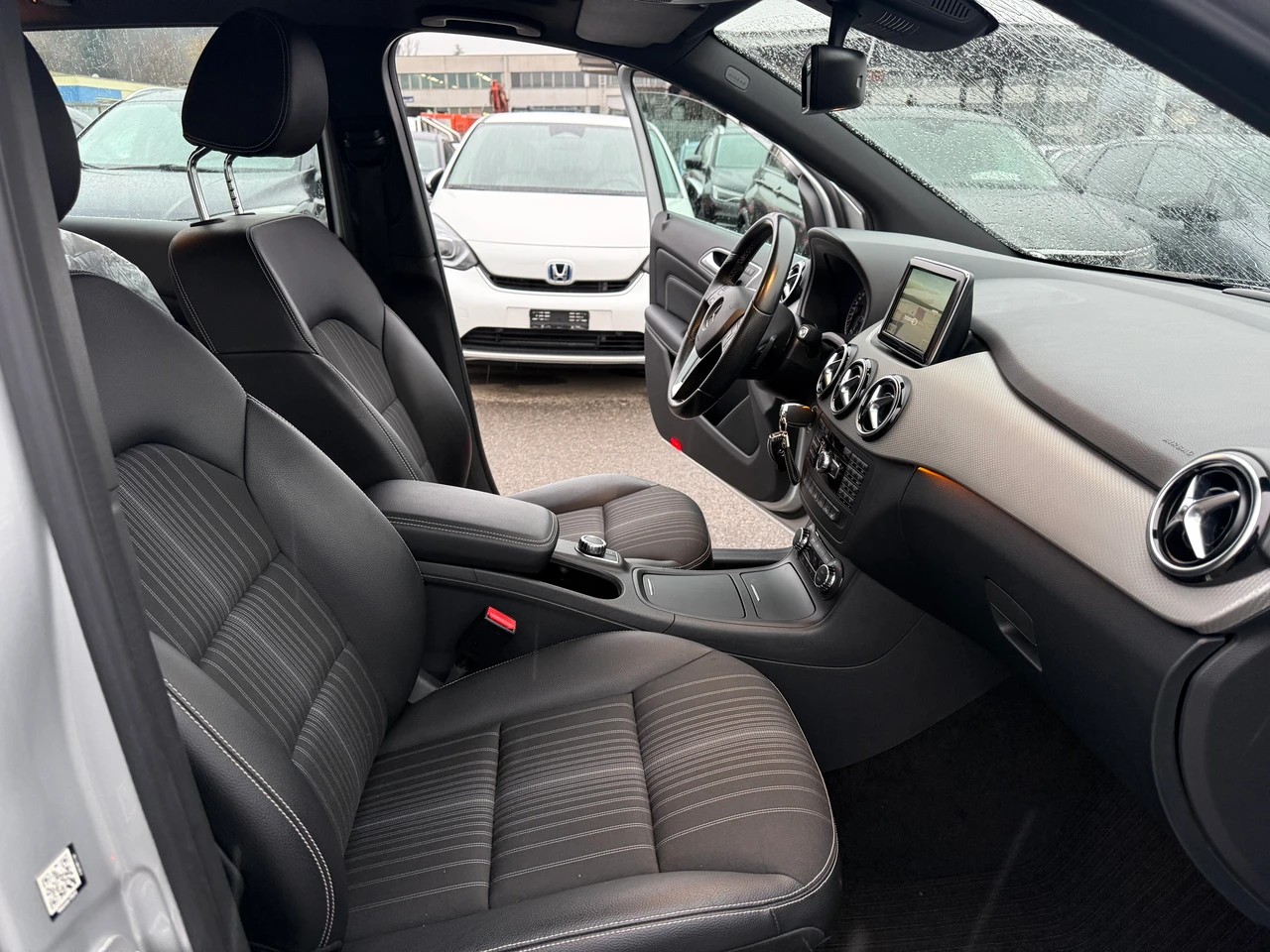 MERCEDES-BENZ B 220 Style 4Matic 7G-DCT-image-14