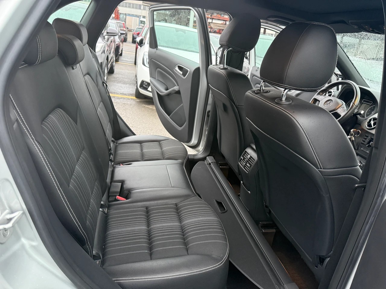 MERCEDES-BENZ B 220 Style 4Matic 7G-DCT-image-15