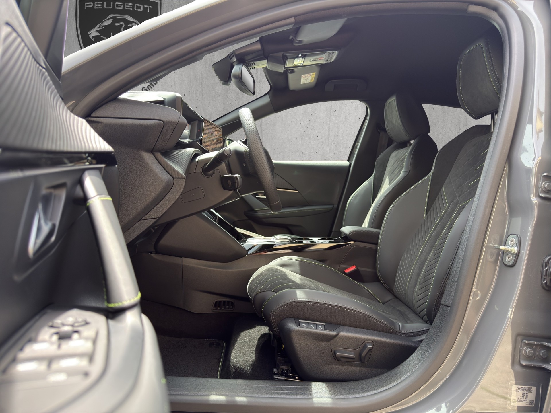 PEUGEOT 208 1.2 Hybrid 145 GT-image-8