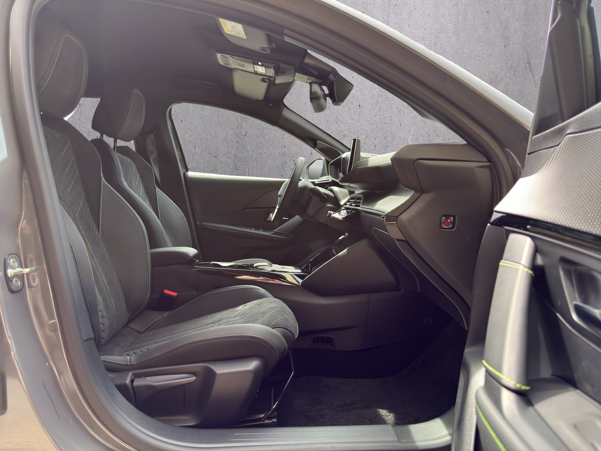 PEUGEOT 208 1.2 Hybrid 145 GT-image-17