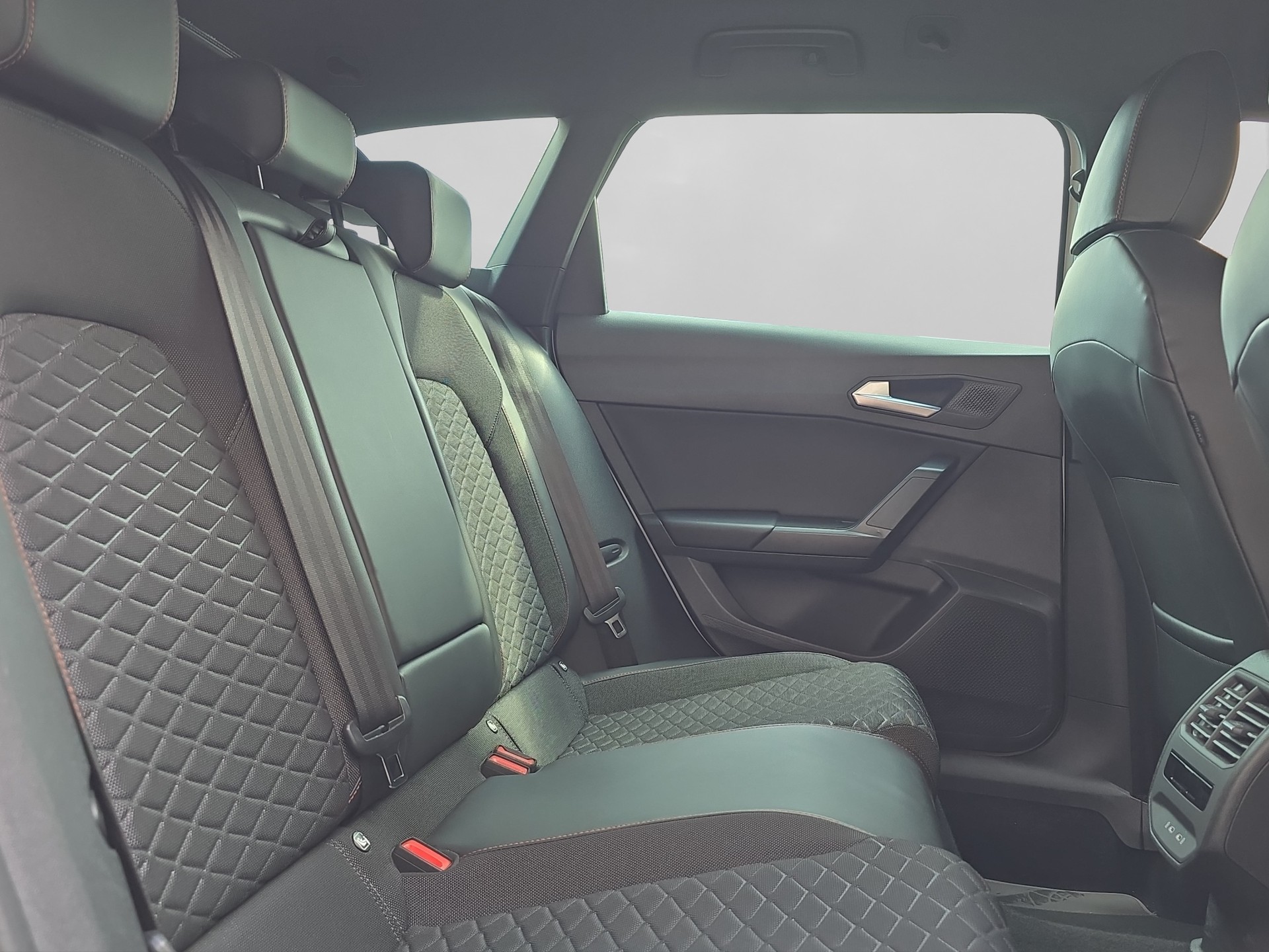 SEAT Leon ST 1.5 Eco TSI Hola FR-image-9