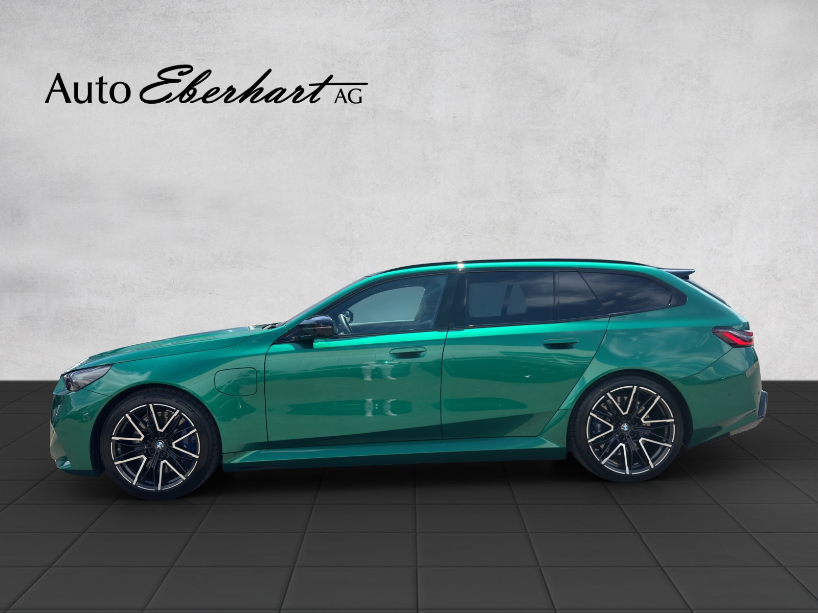 BMW M5 xDrive Touring-image-2
