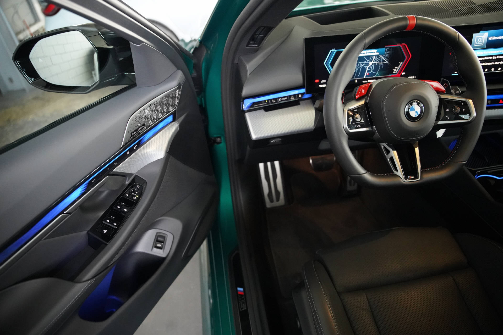 BMW M5 xDrive Touring-image-8