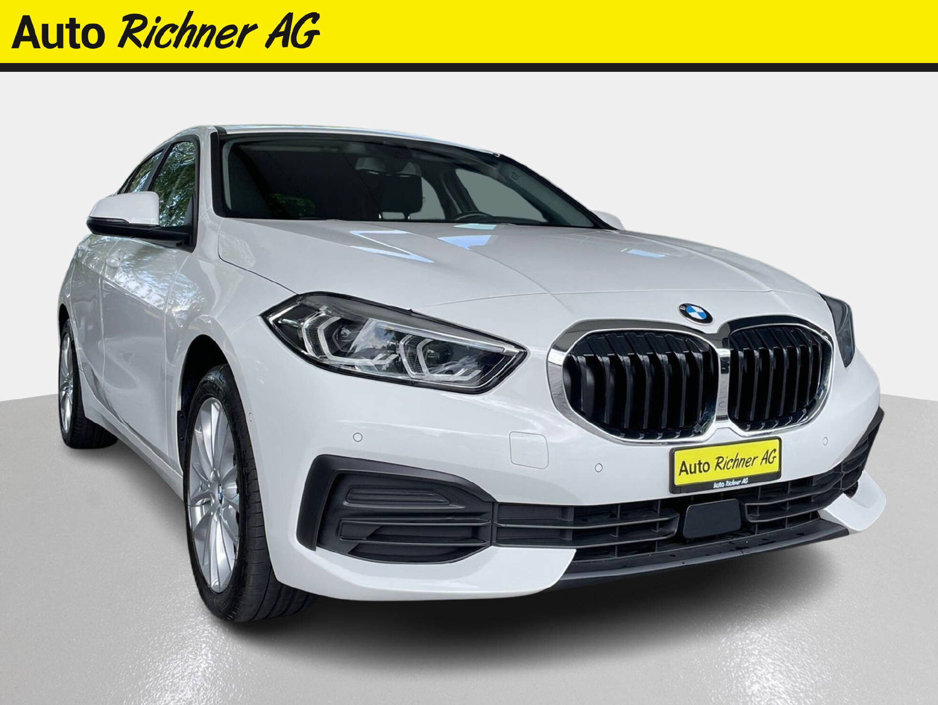 BMW 118i-image-0