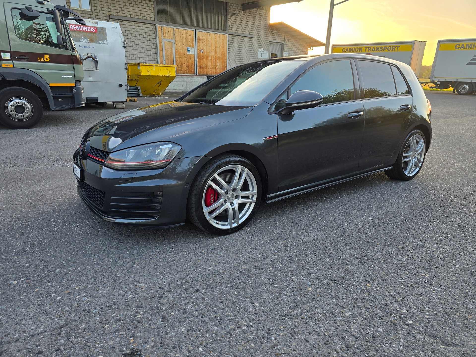 VW Golf 2.0 TSI GTI Performance-image-2