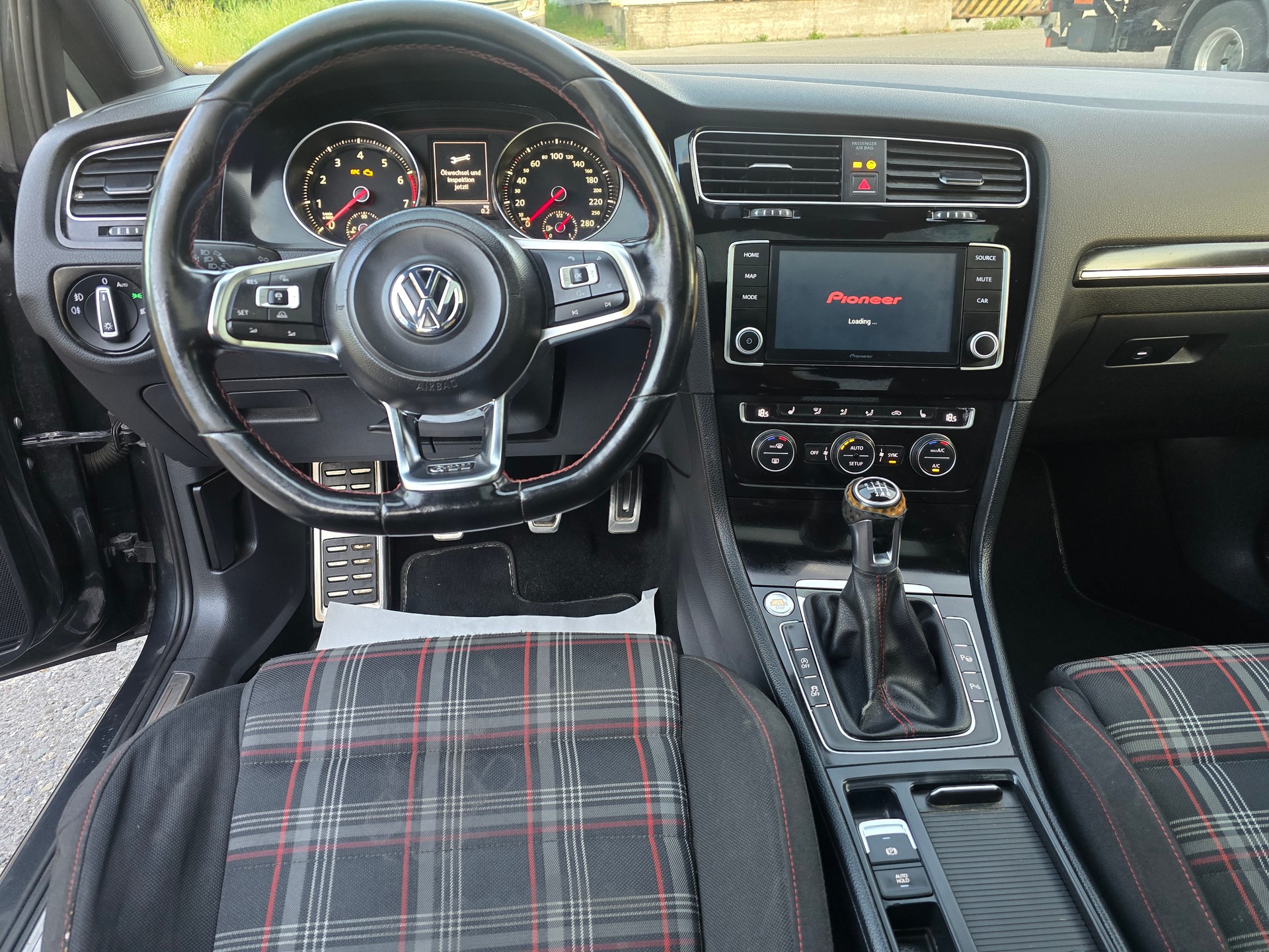VW Golf 2.0 TSI GTI Performance-image-16