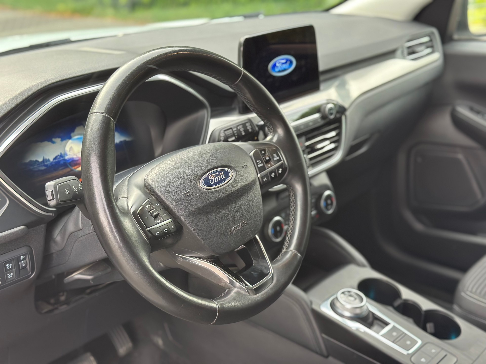 FORD Kuga 2.5 FHEV Titanium 4WD-image-6