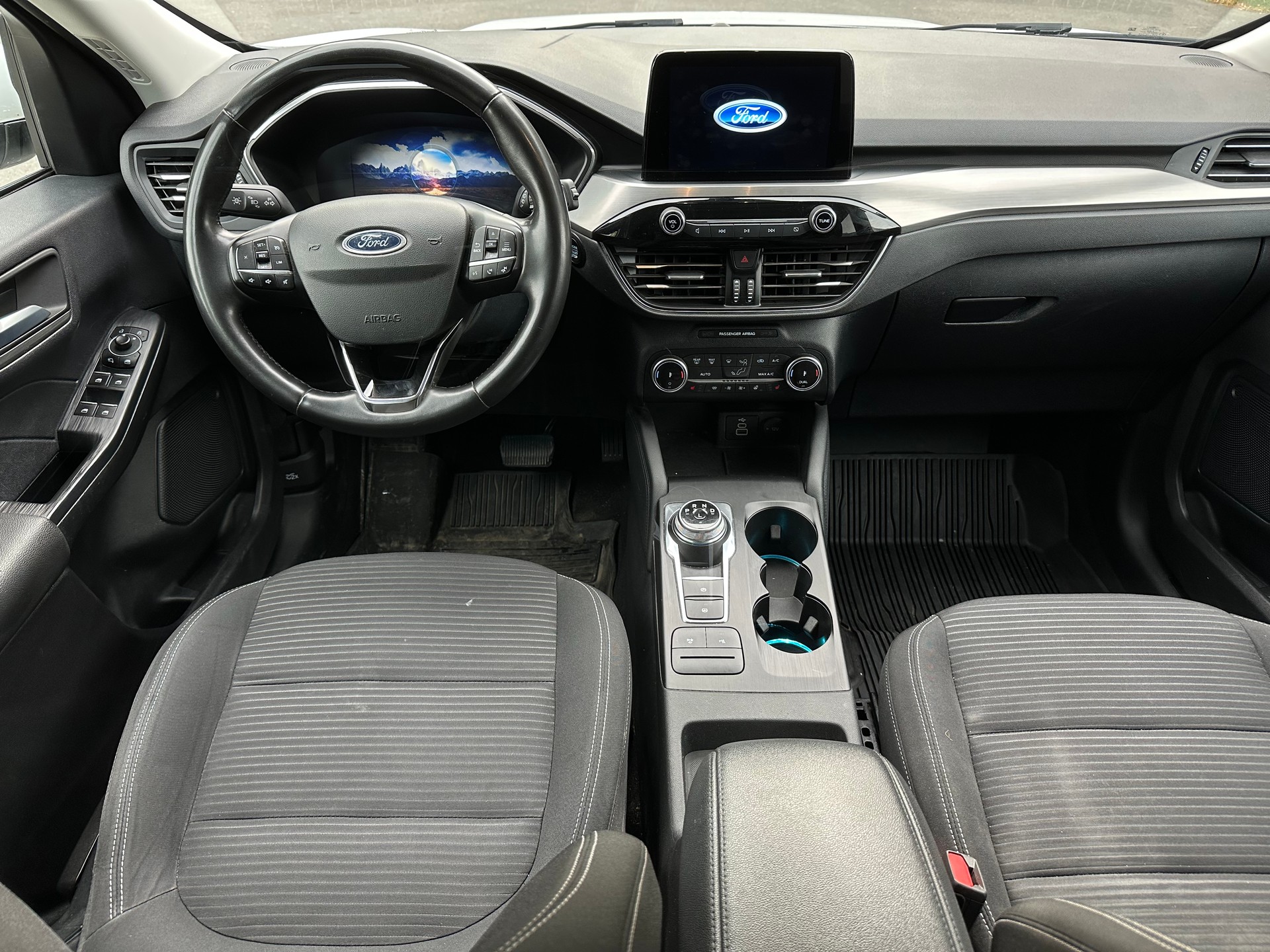 FORD Kuga 2.5 FHEV Titanium 4WD-image-7